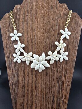 Talbots White Floral Necklace With Gold Chain & Adjustable Clasp Spring Fairy